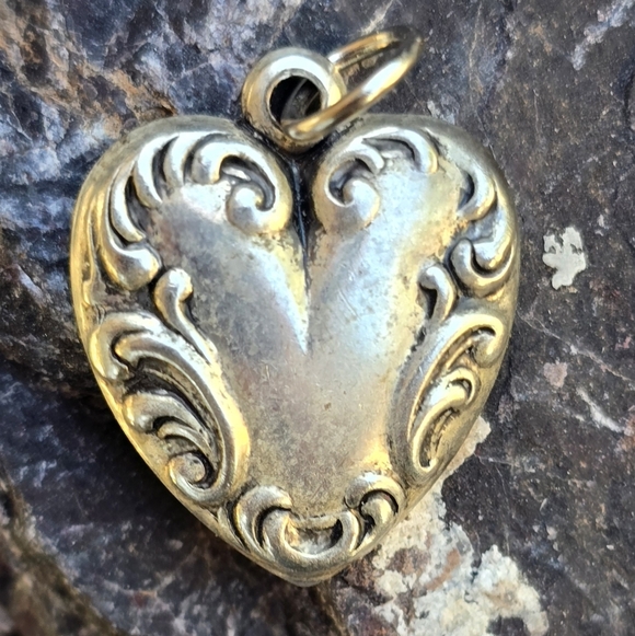 Vintage Victorian revival silver repousse scrollwork puffy heart pendant - Picture 2 of 16